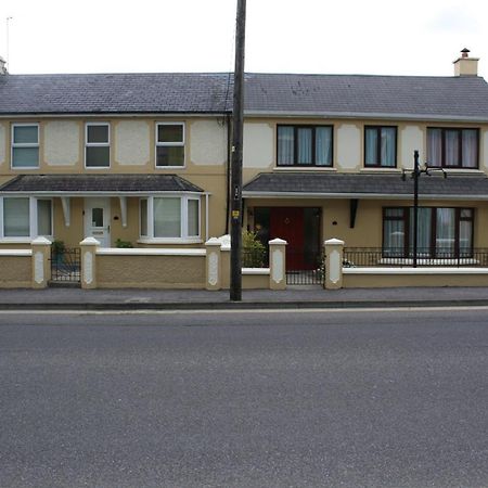 Luxury Townhouse -Free Private Parking- 2 Bedrooms Both En-Suite -Sleeps 5 - Fully Equipped Kitchen, Dining Room- Living Room With Tv Dvd Outside Courtyard With Seating - Fast Wi-Fi- 2-Minute Walk To Town Centre Killarney Buitenkant foto